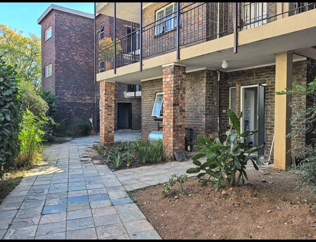 3 BEDROOM APARTMENT FOR SALE IN WINDSOR WEST
